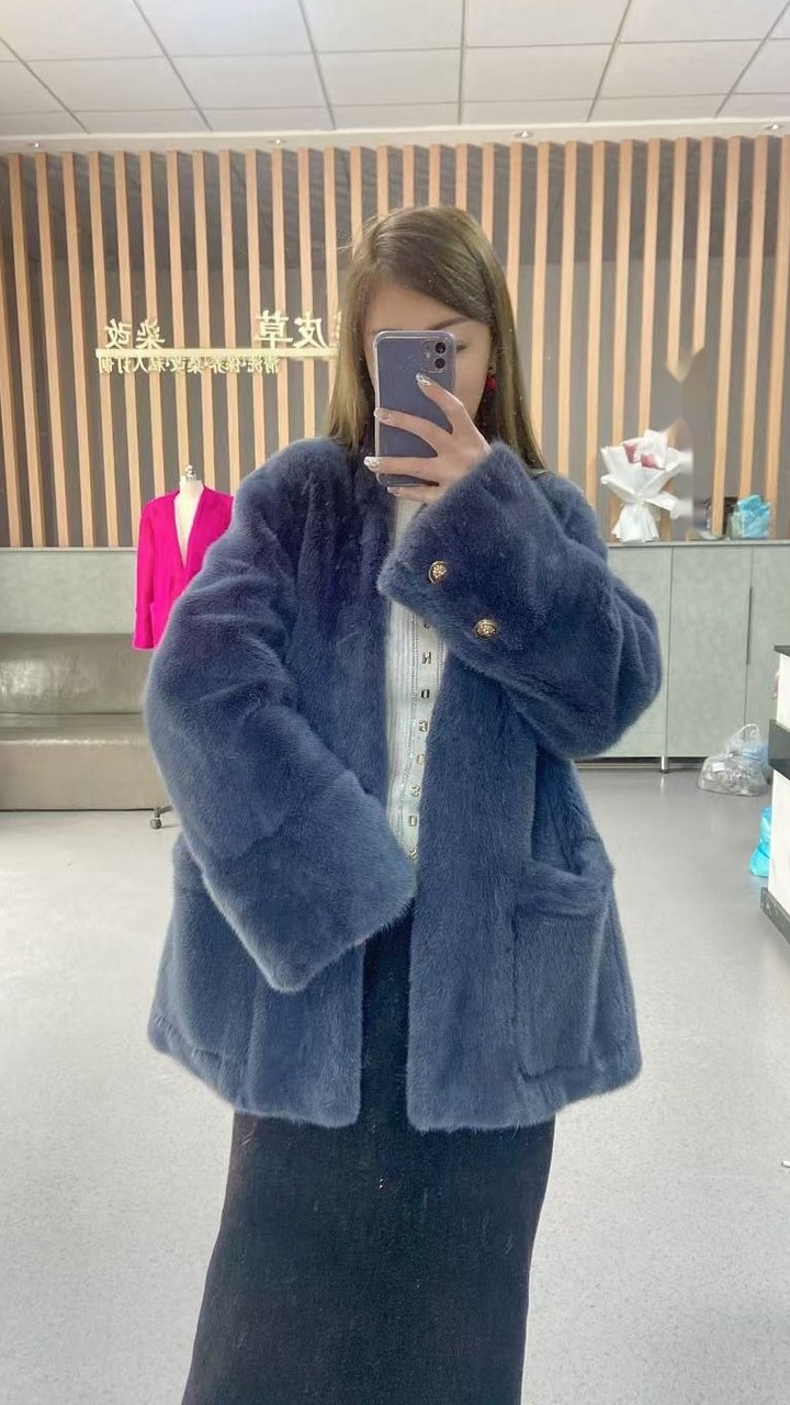 雾蓝改色款的试穿照,洗护加改色一起做的成品状态。